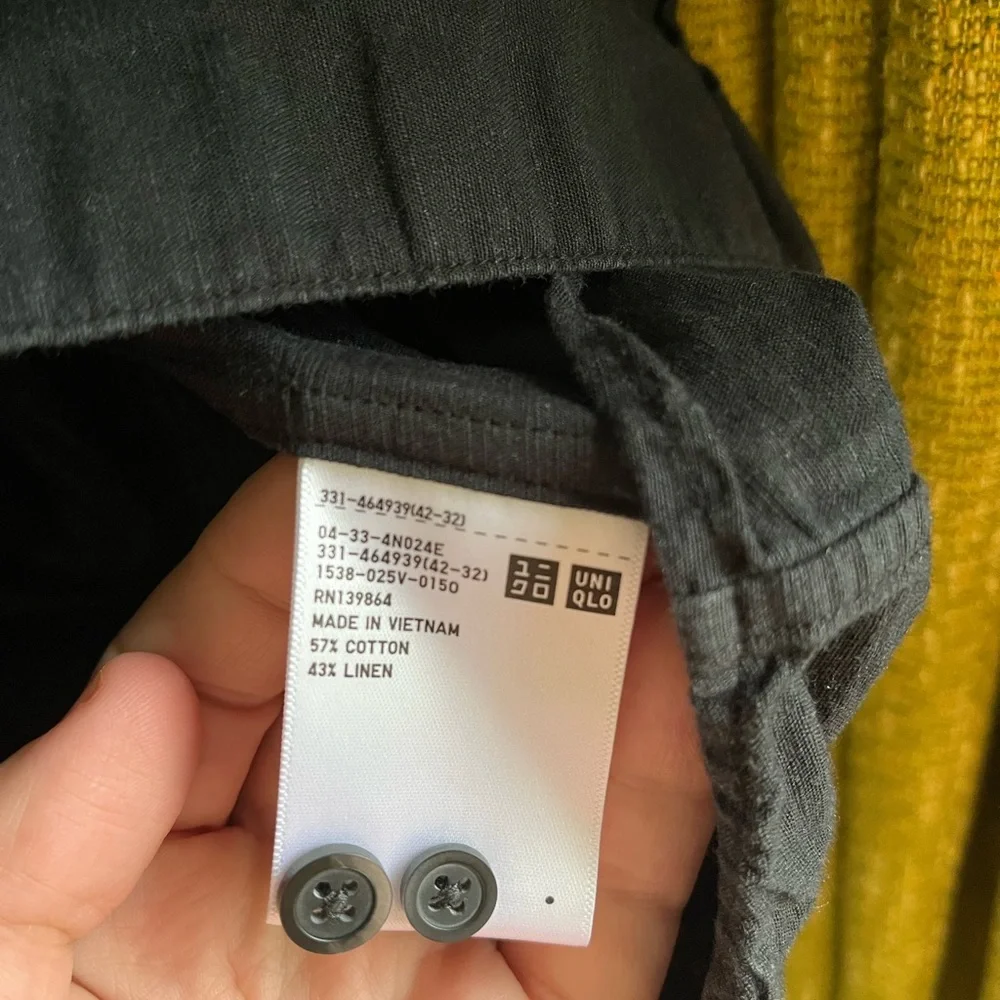 Uniqlo Men's Dark Blue Casual Button-Down Shirt - Picture 4 of 4